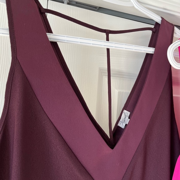 2 sleeveless blouses. One is brand new - Picture 3 of 3